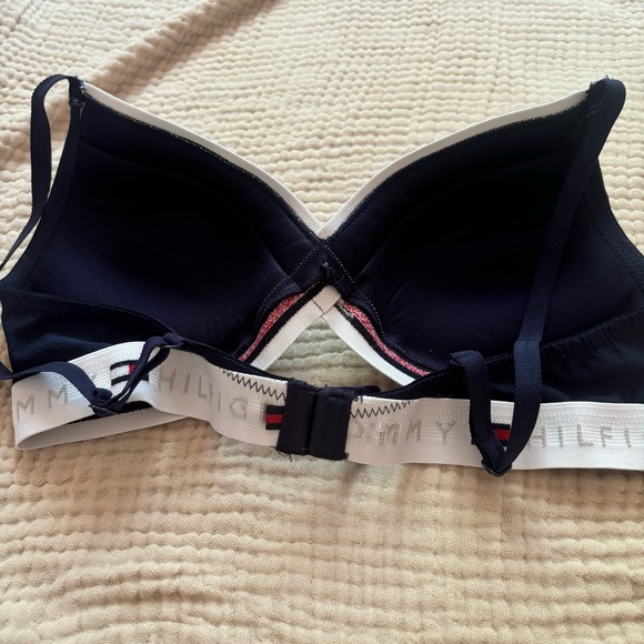 Tommy Hilfiger bra. 5/25$ - Picture 2 of 5